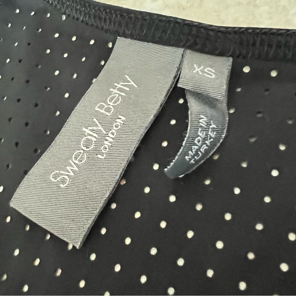 SWEATY BETTY WORKOUT SET - Picture 9 of 11